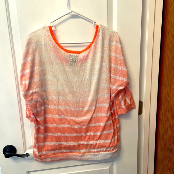 Lane Bryant top size 14/16. Never worn. - Picture 2 of 4